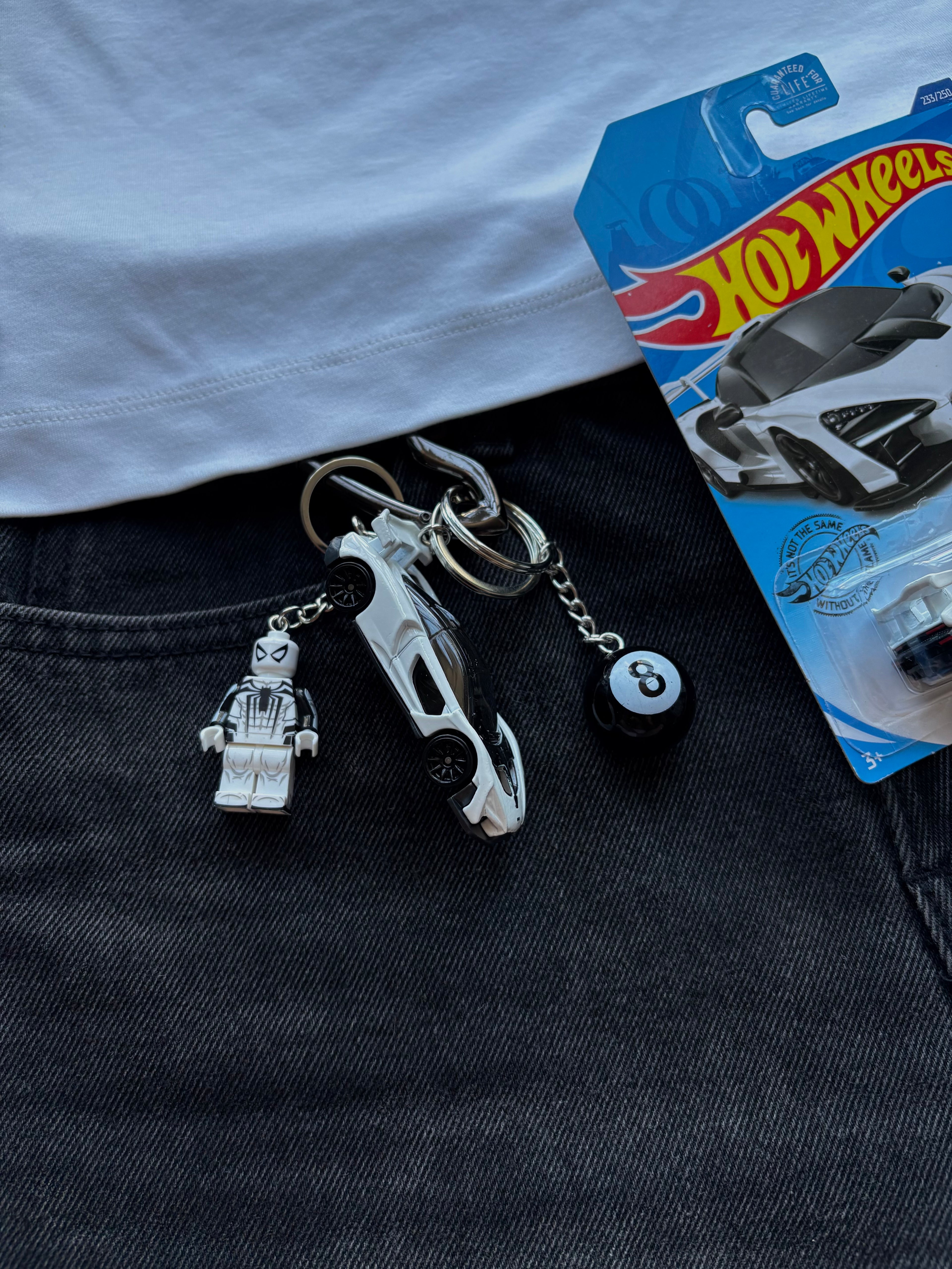 Hot Wheels keychain Mclaren Senna