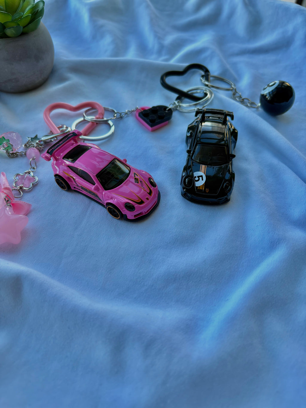 Couple Porsche 911 GT3 and GT3 RS keychains