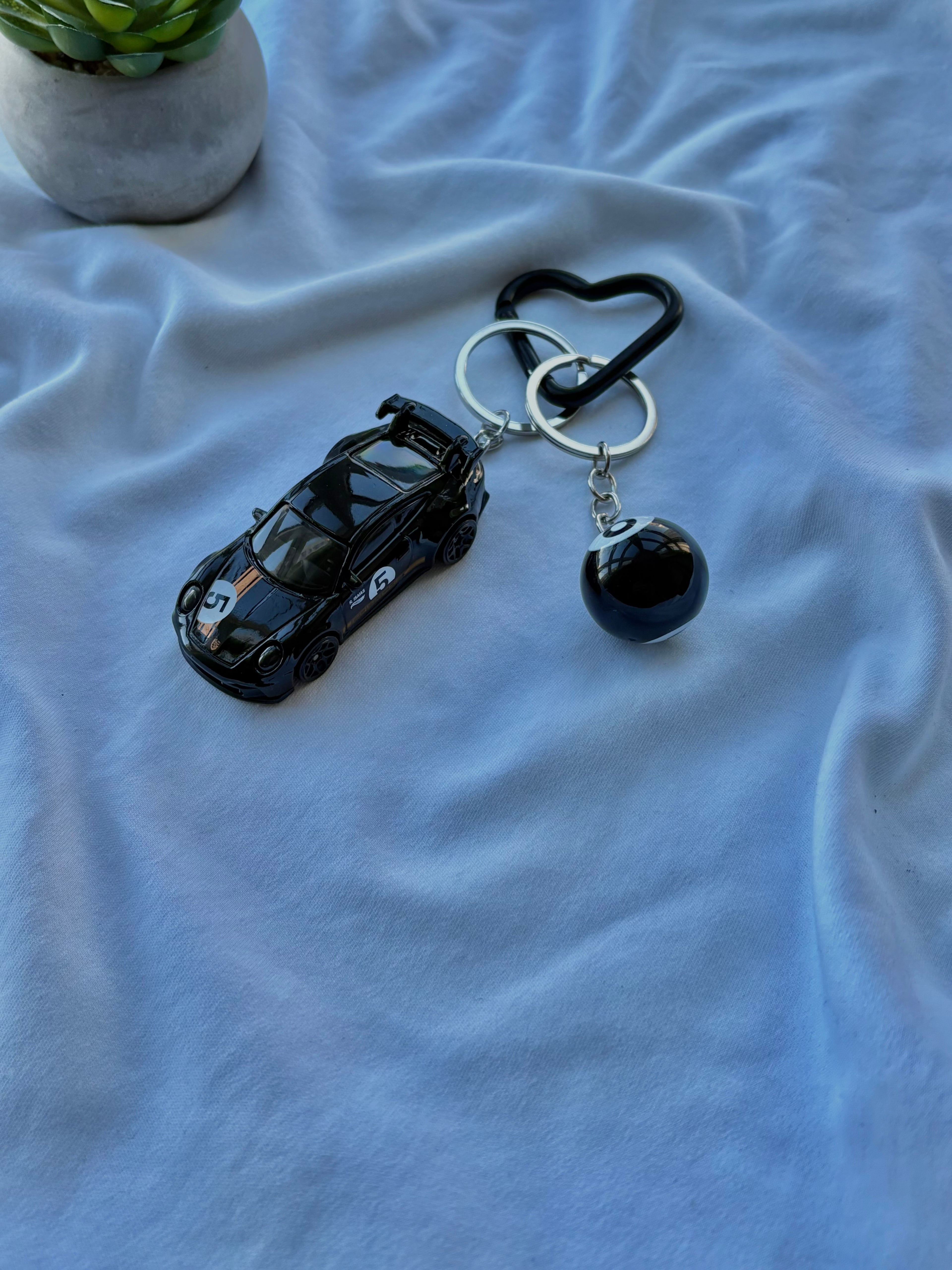 Couple Porsche 911 GT3 and GT3 RS keychains