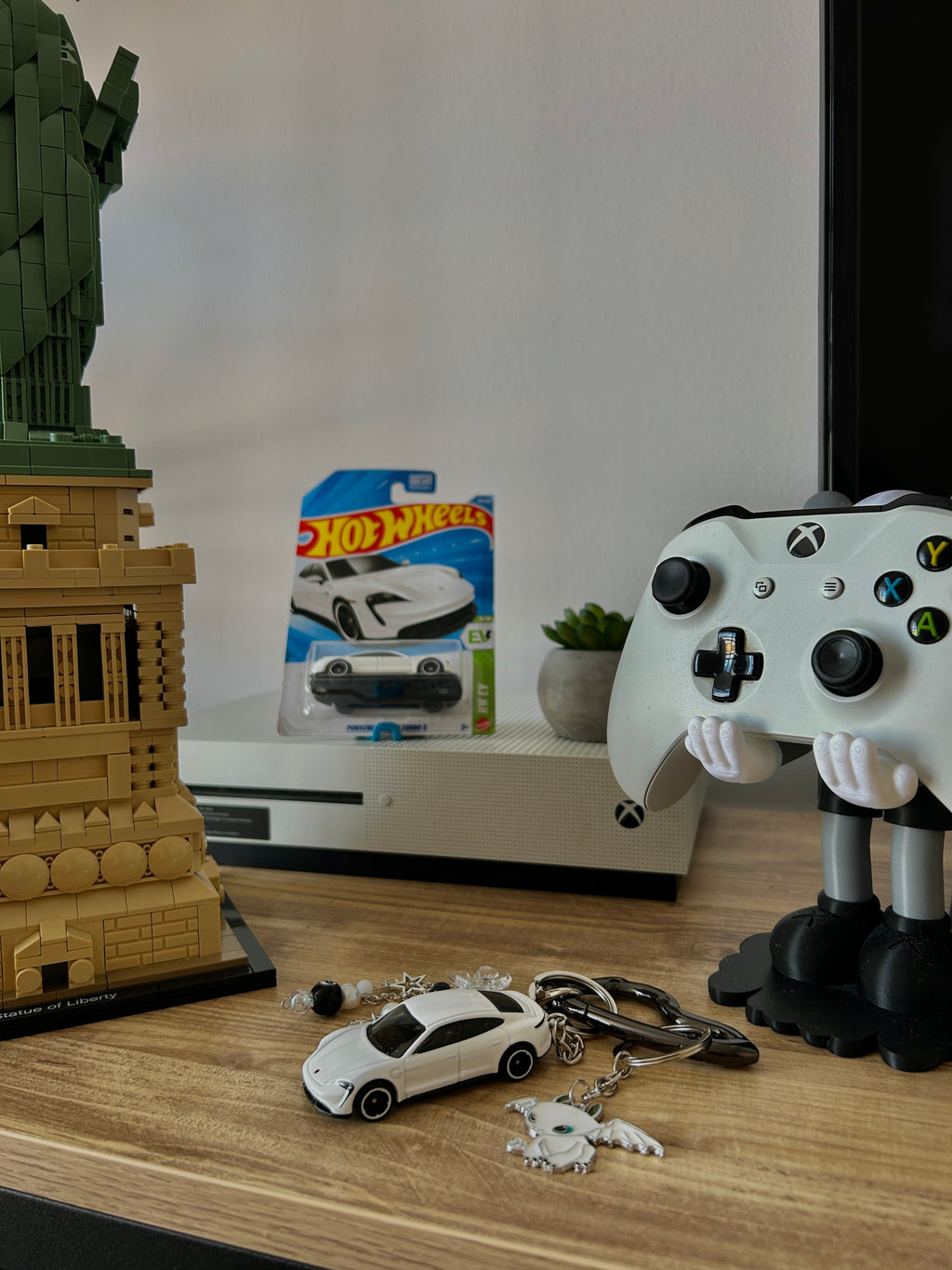 Hot Wheels keychain Porsche Taycan Turbo S