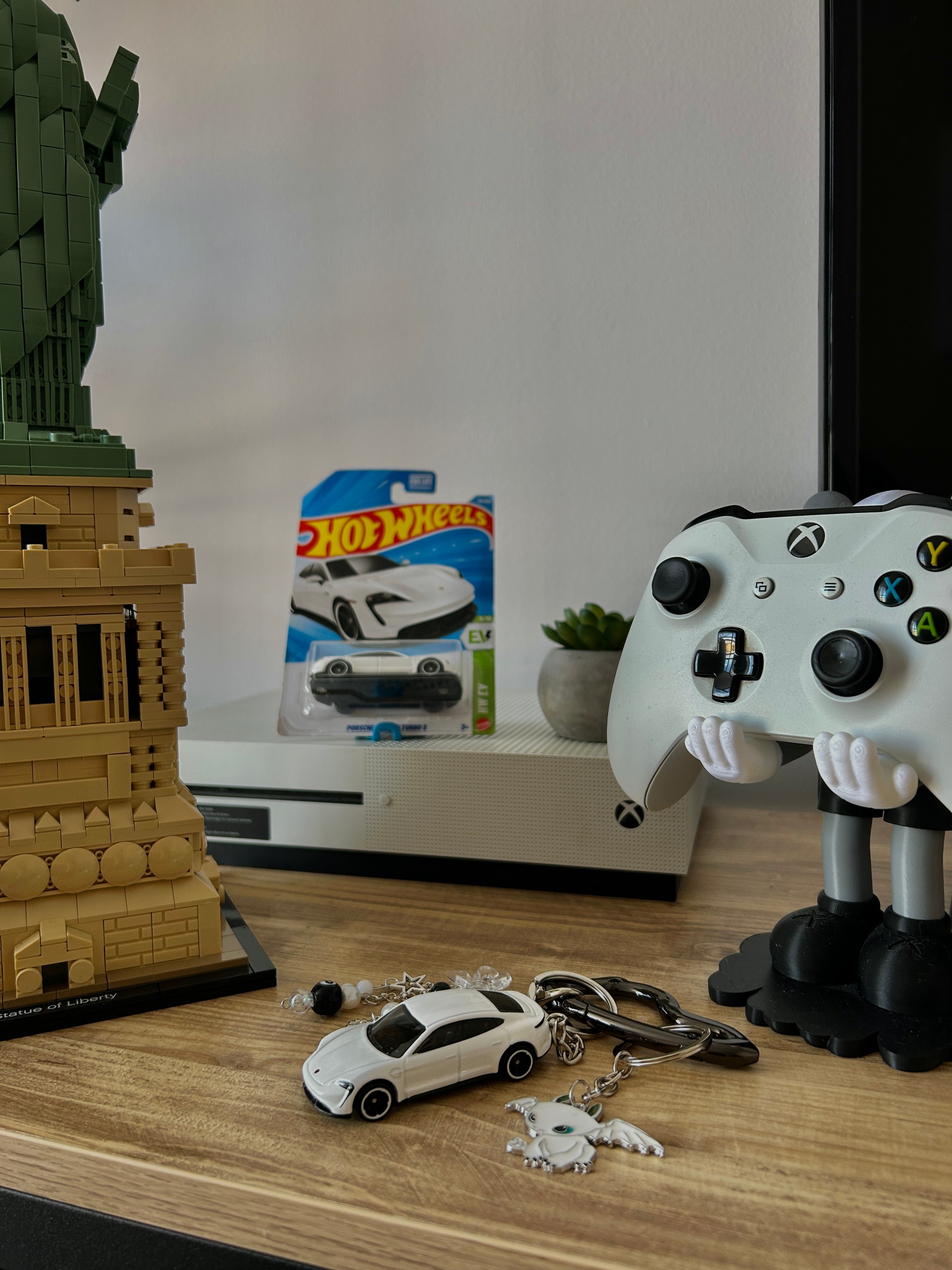 Hot Wheels keychain Porsche Taycan Turbo S