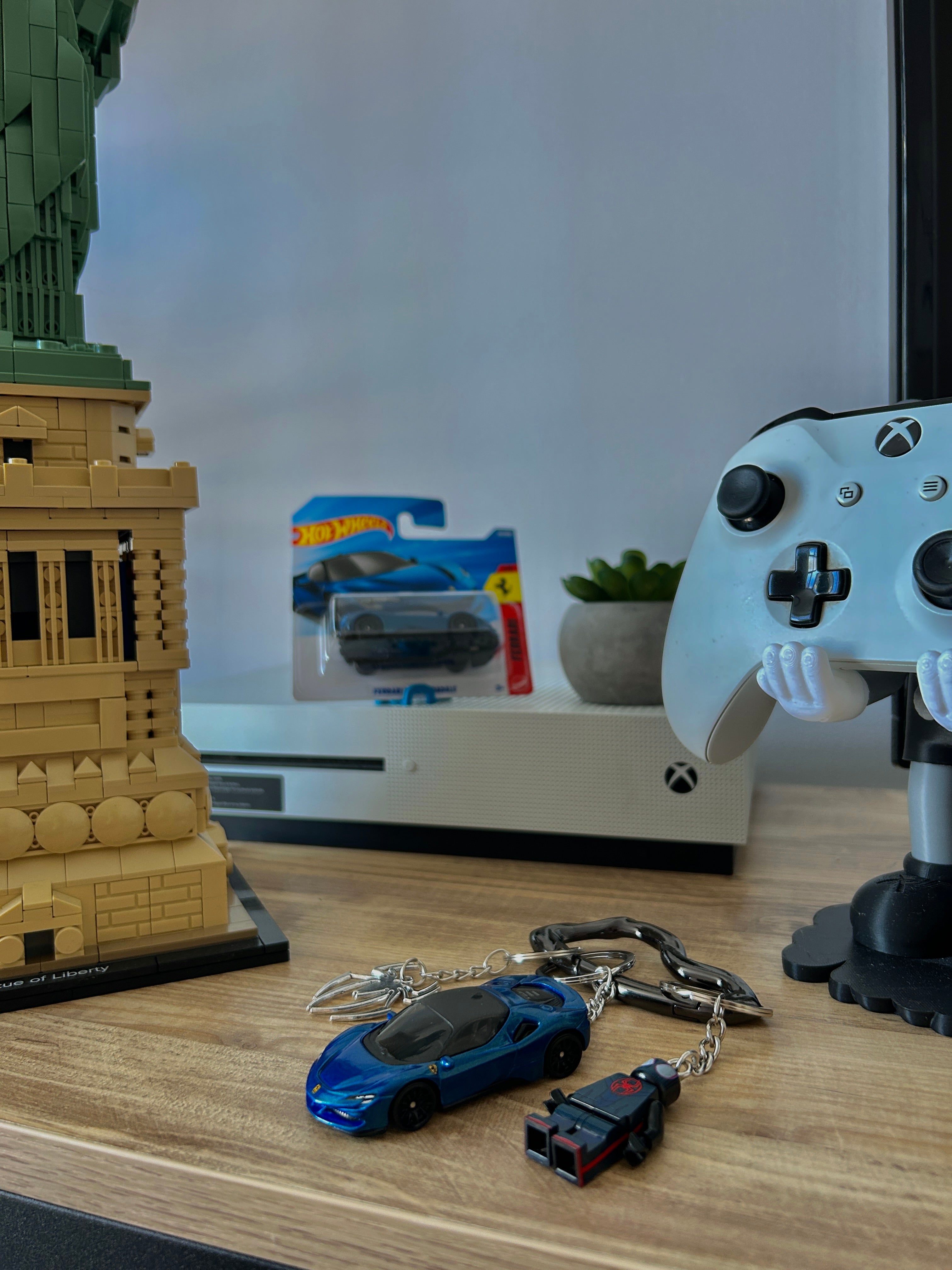 Hot Wheels keychain Ferrari SF90