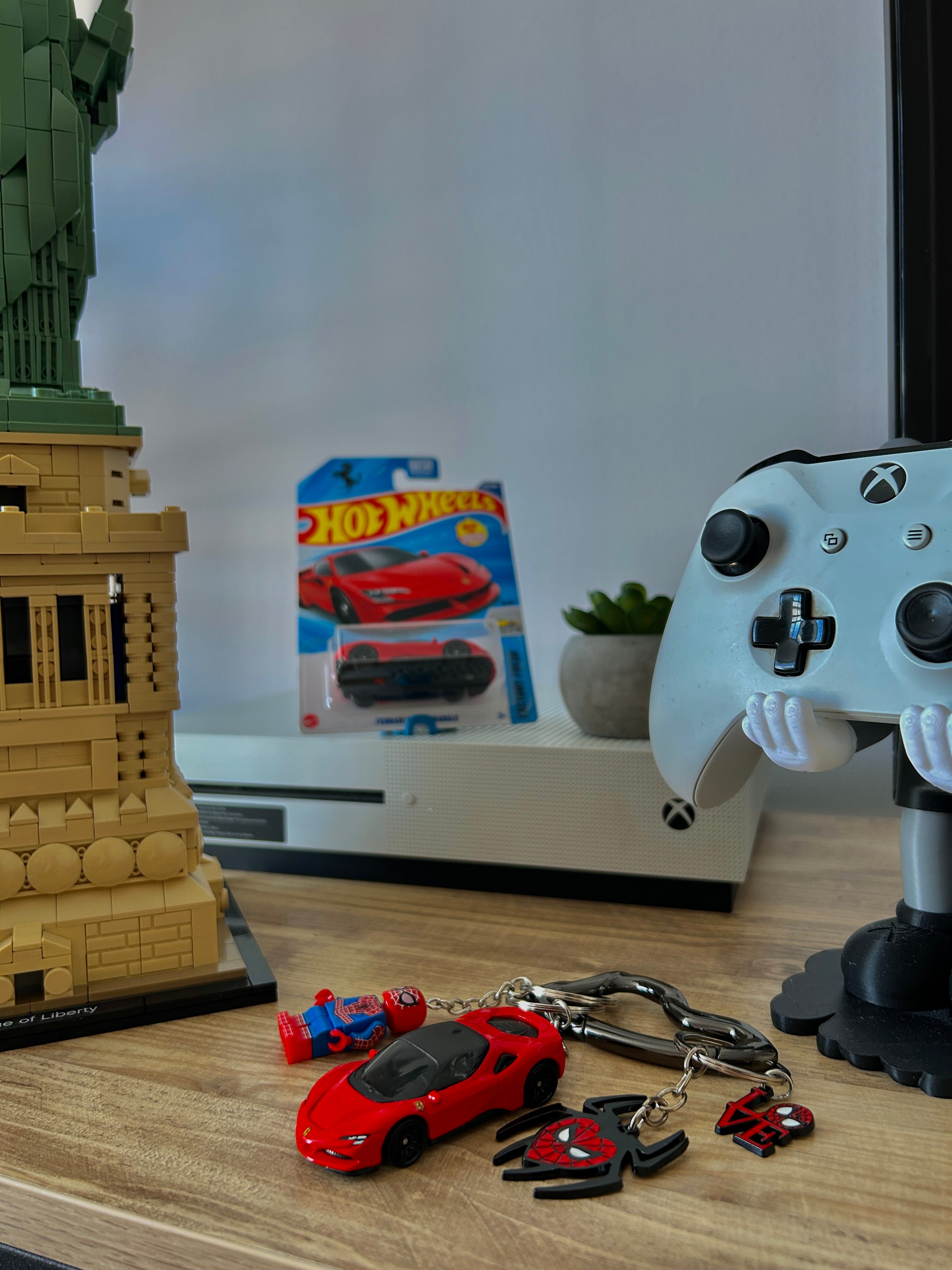 Hot Wheels keychain Ferrari SF90