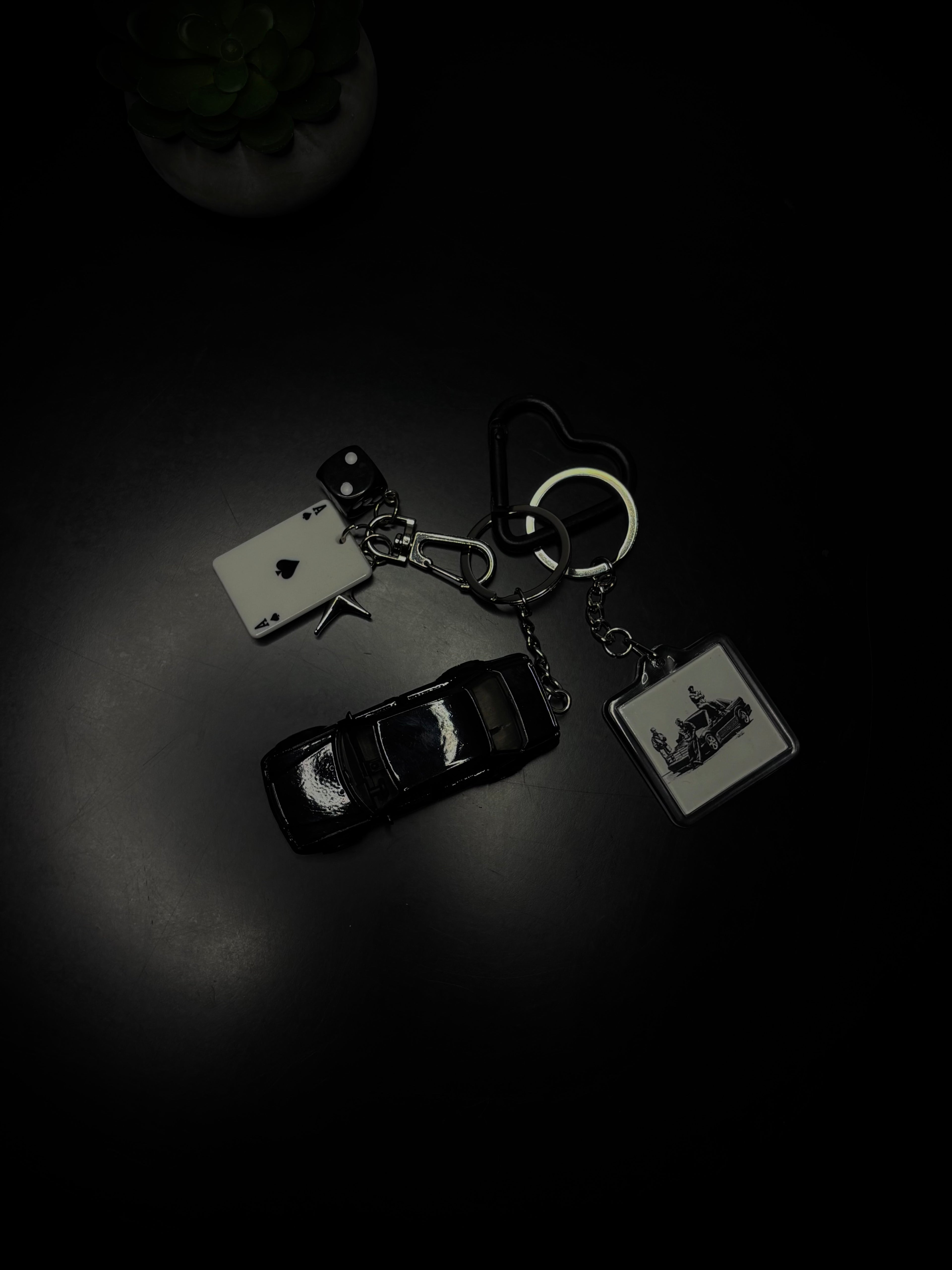 Hot Wheels keychain Mercedes-Benz 500E