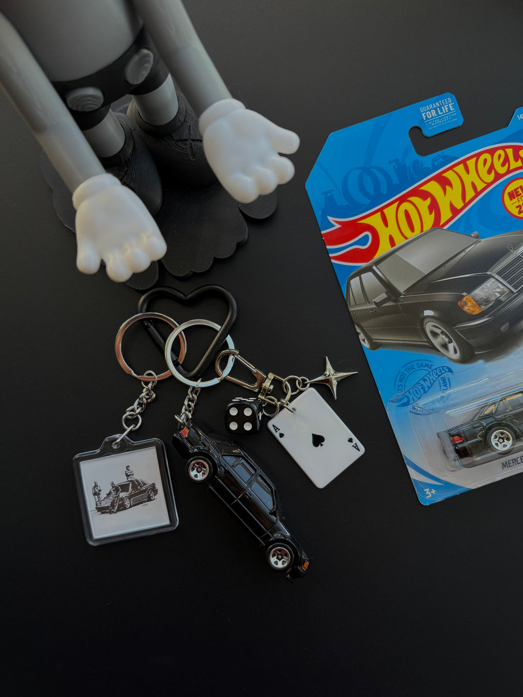 Hot Wheels keychain Mercedes-Benz 500E