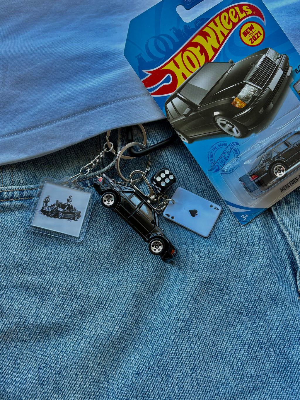 Hot Wheels keychain Mercedes-Benz 500E