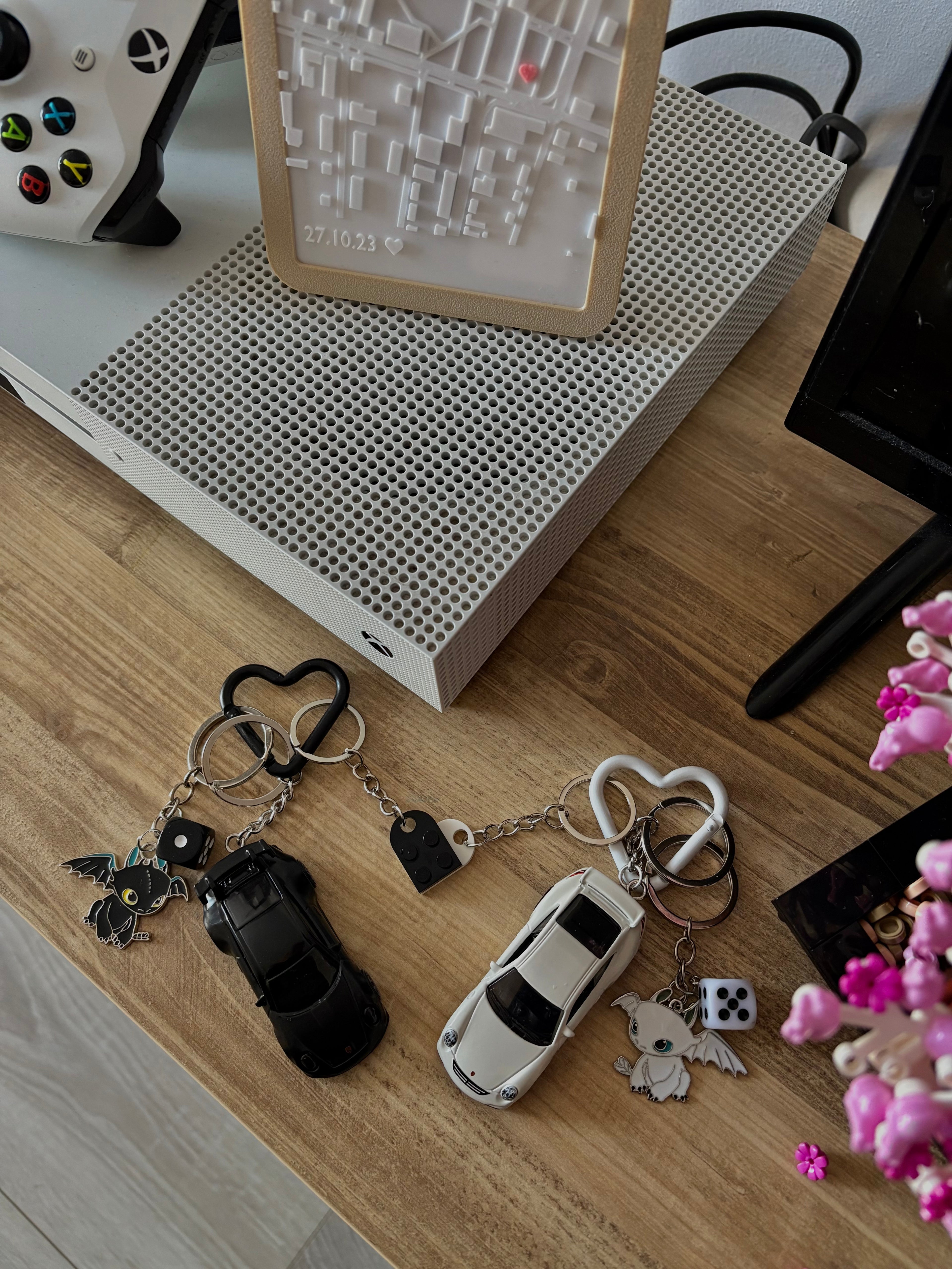 Couple Porsche 911 GT3 keychains