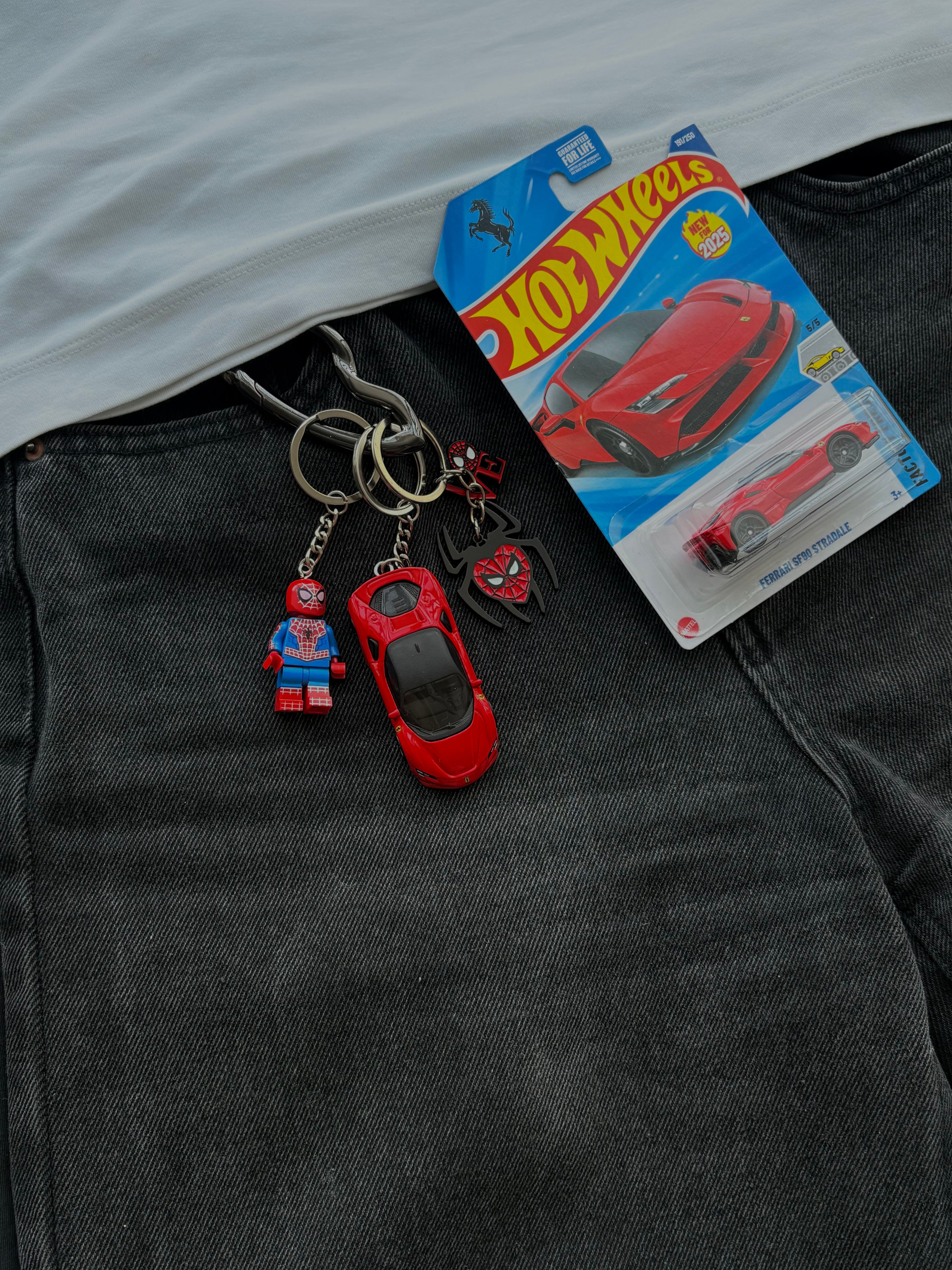 Hot Wheels keychain Ferrari SF90