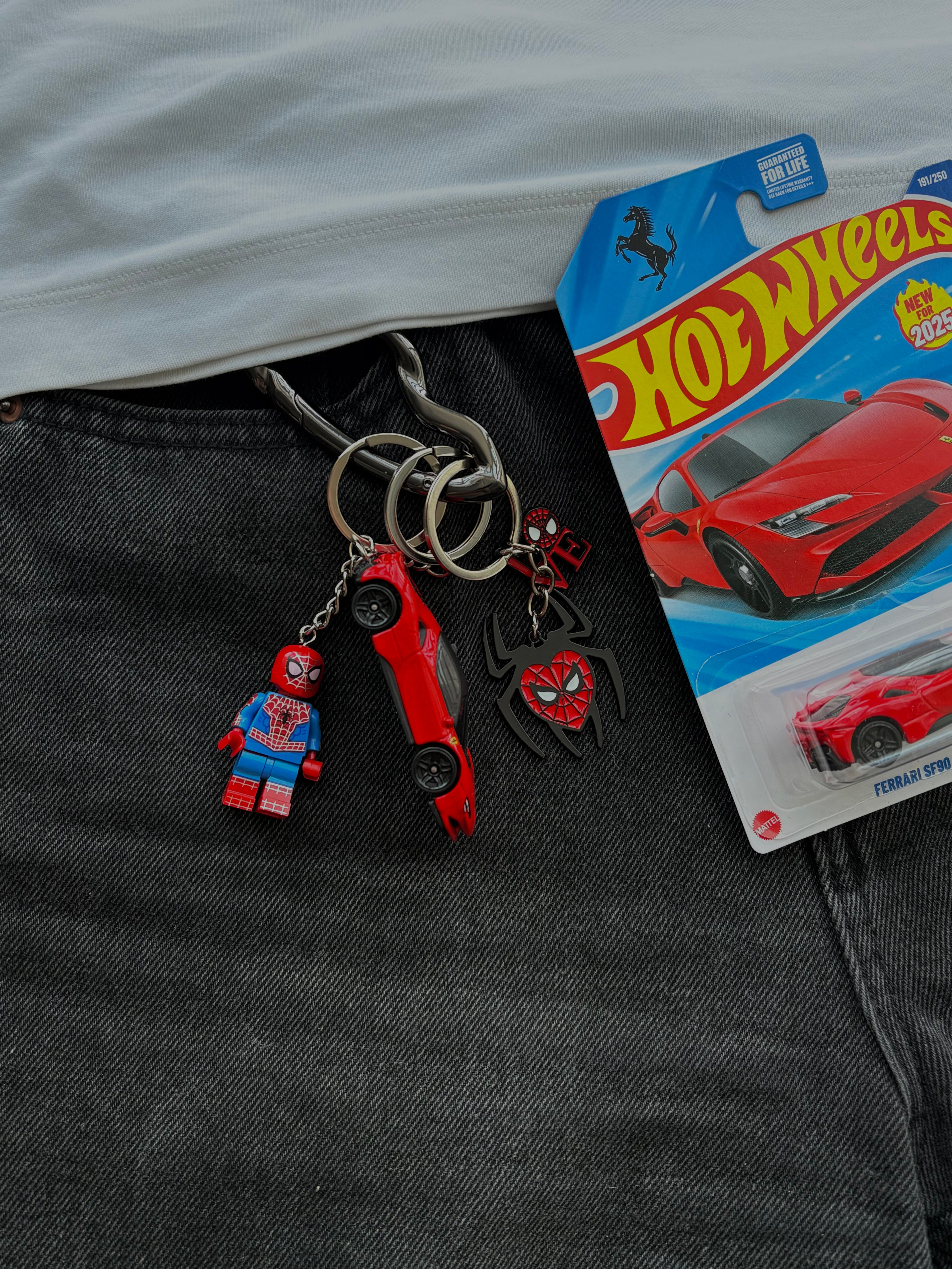 Hot Wheels keychain Ferrari SF90