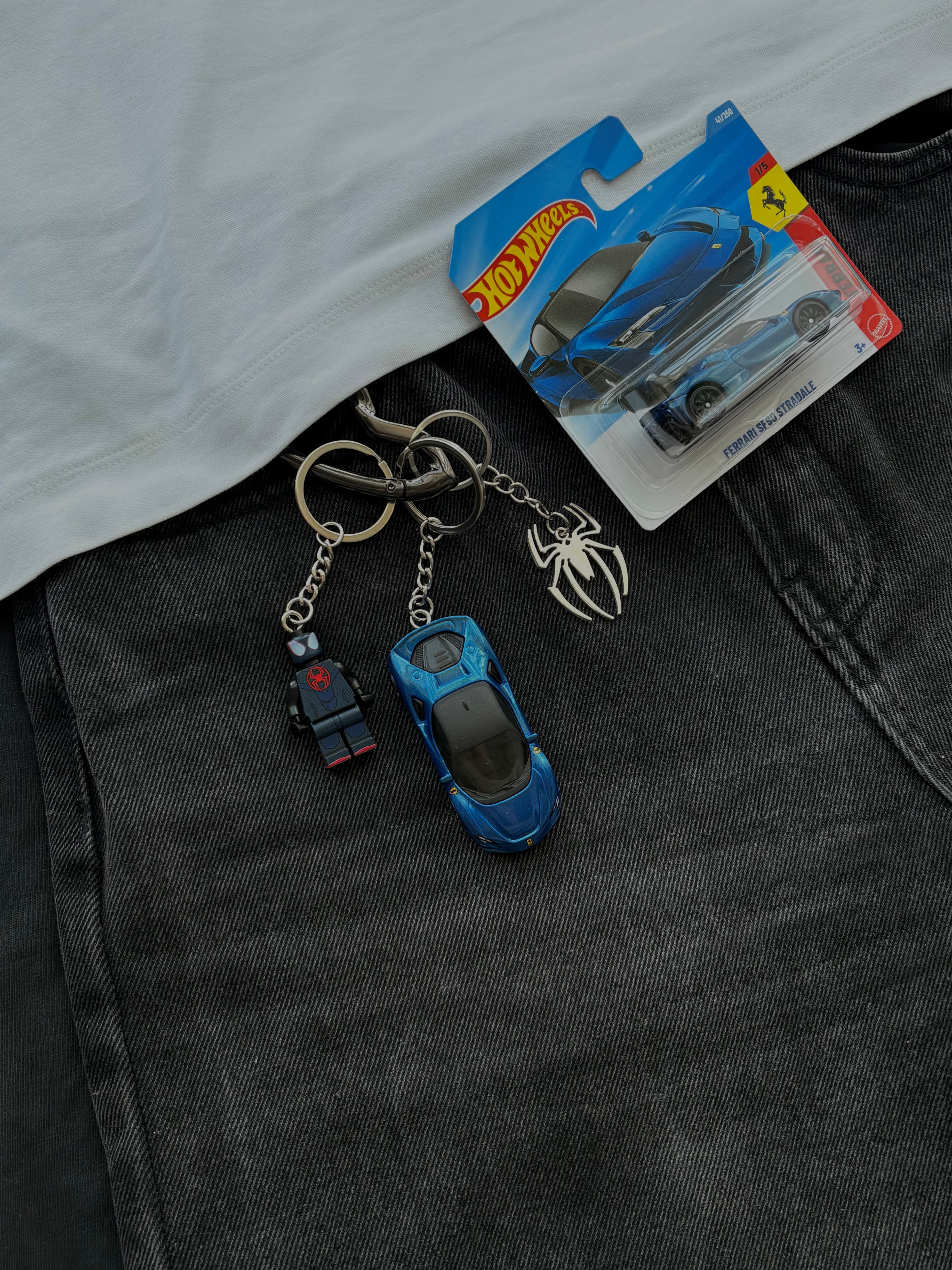 Hot Wheels keychain Ferrari SF90