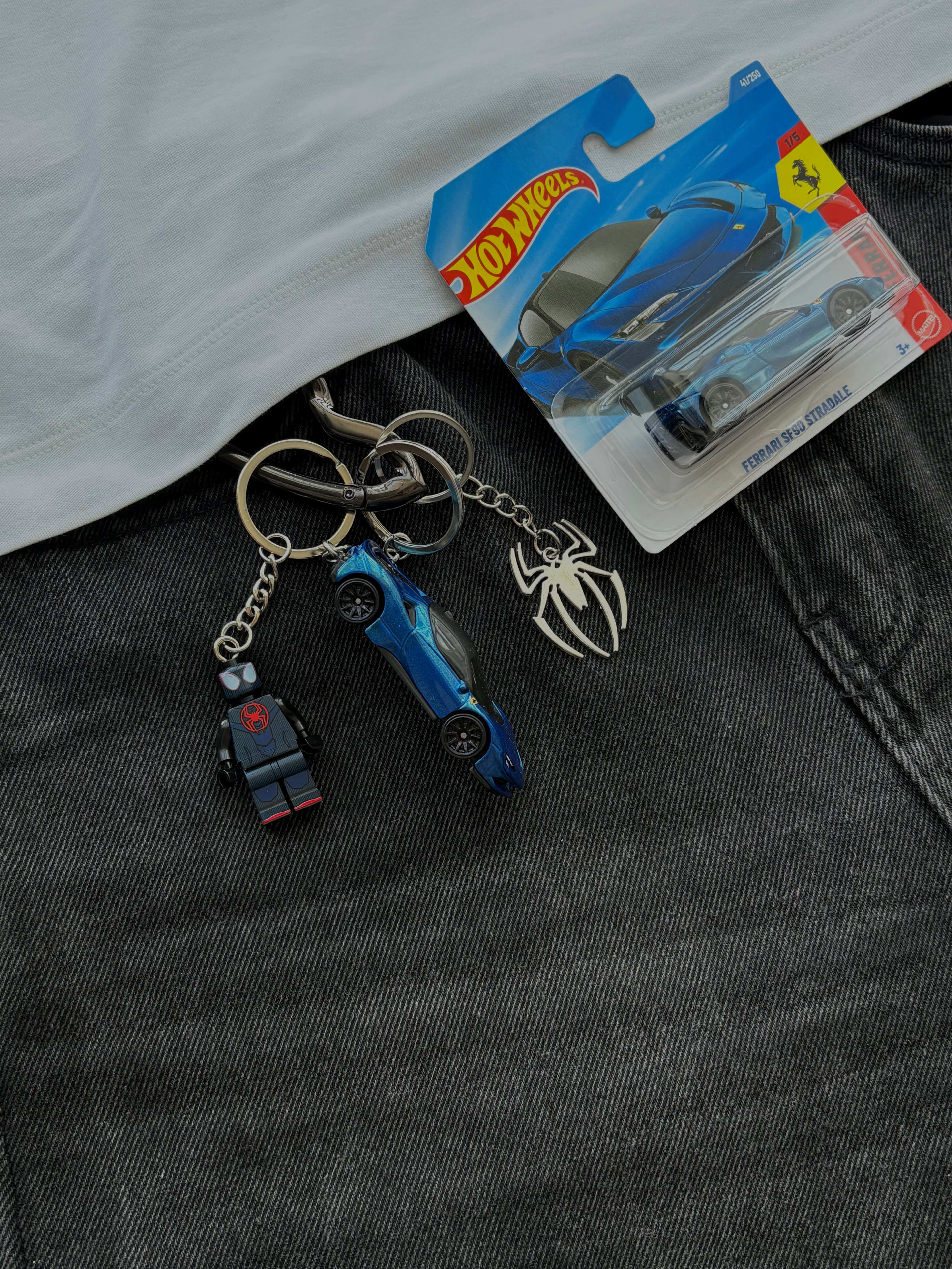 Hot Wheels keychain Ferrari SF90