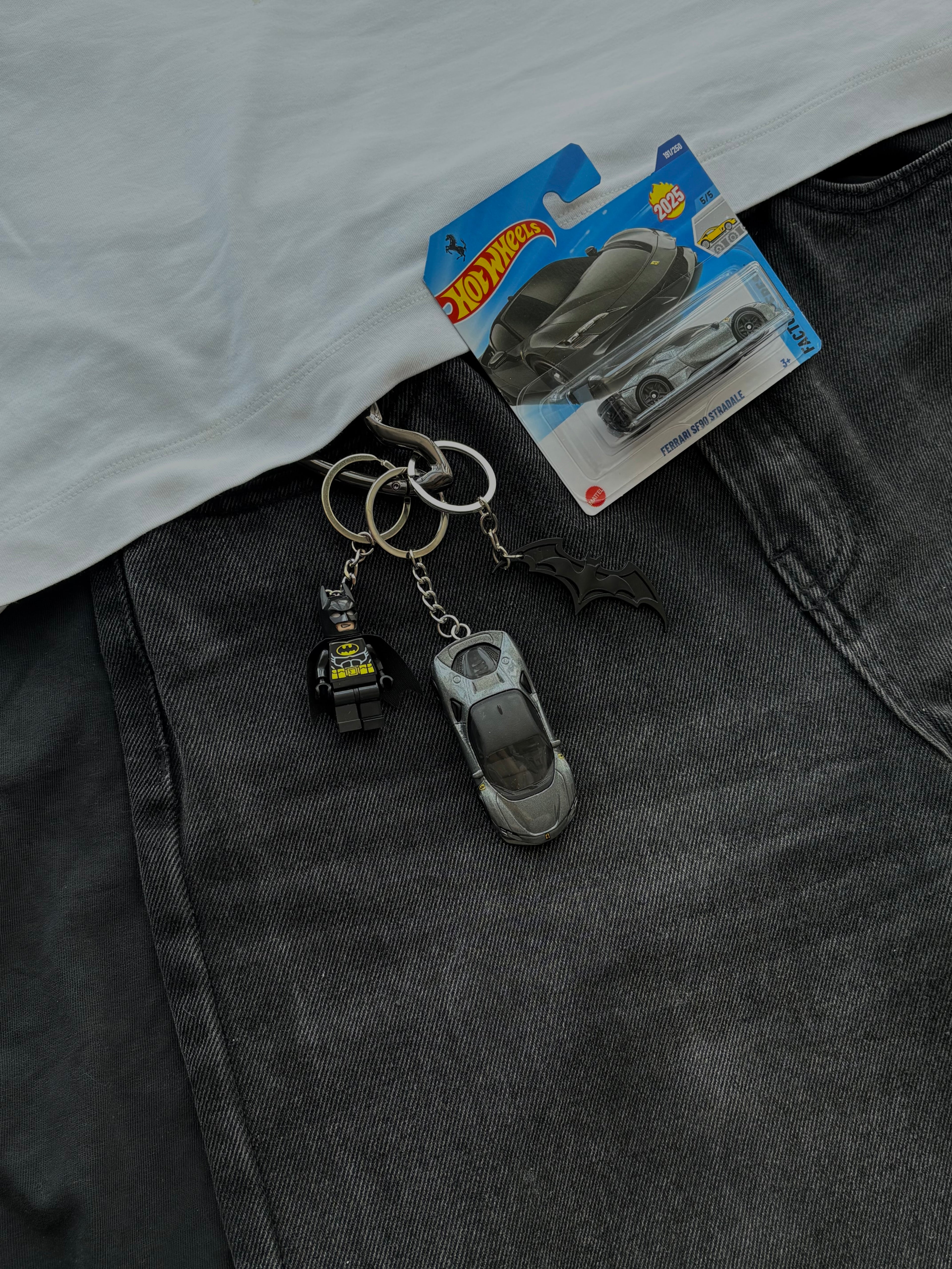 Hot Wheels keychain Ferrari SF90