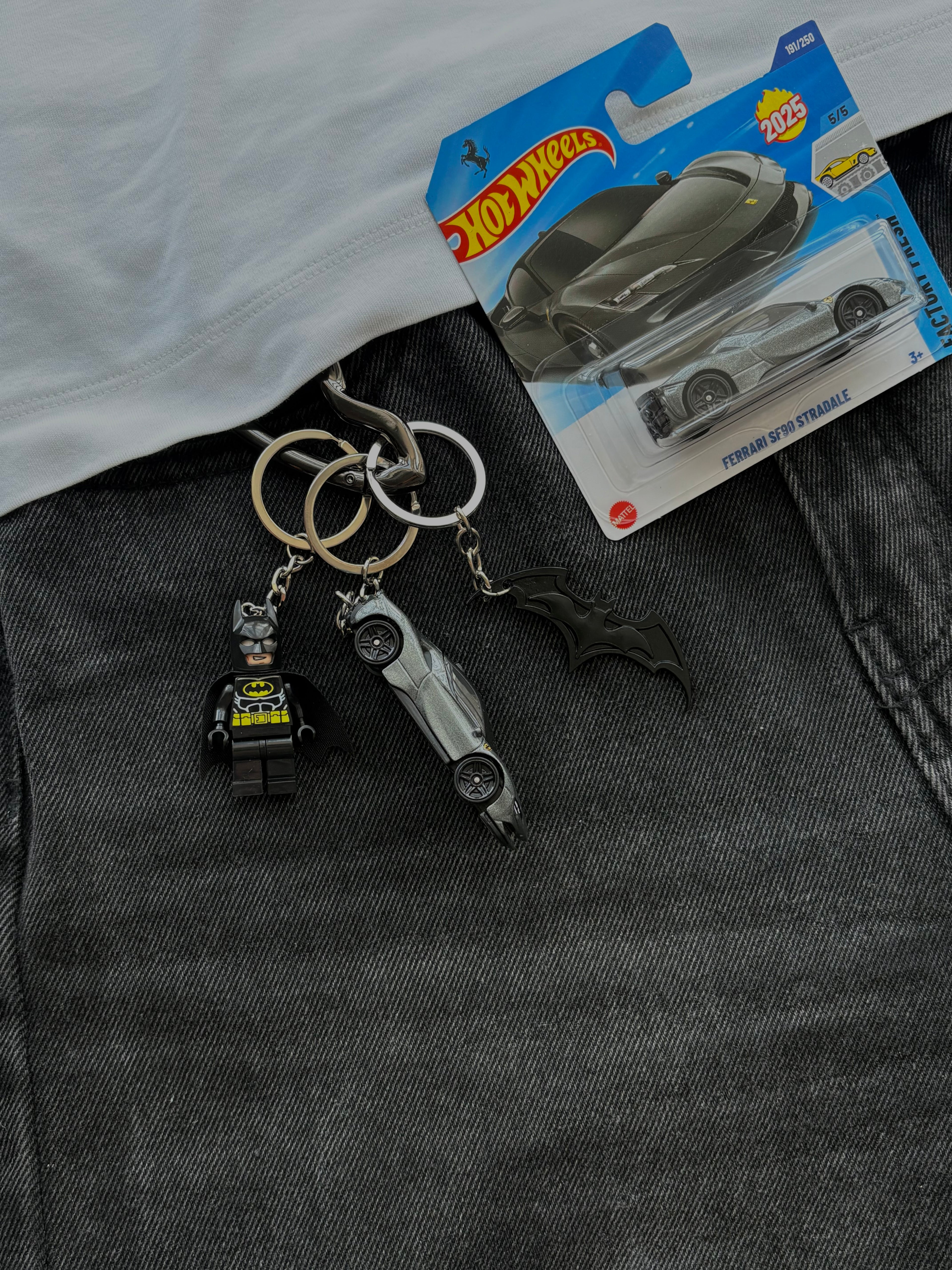 Hot Wheels keychain Ferrari SF90