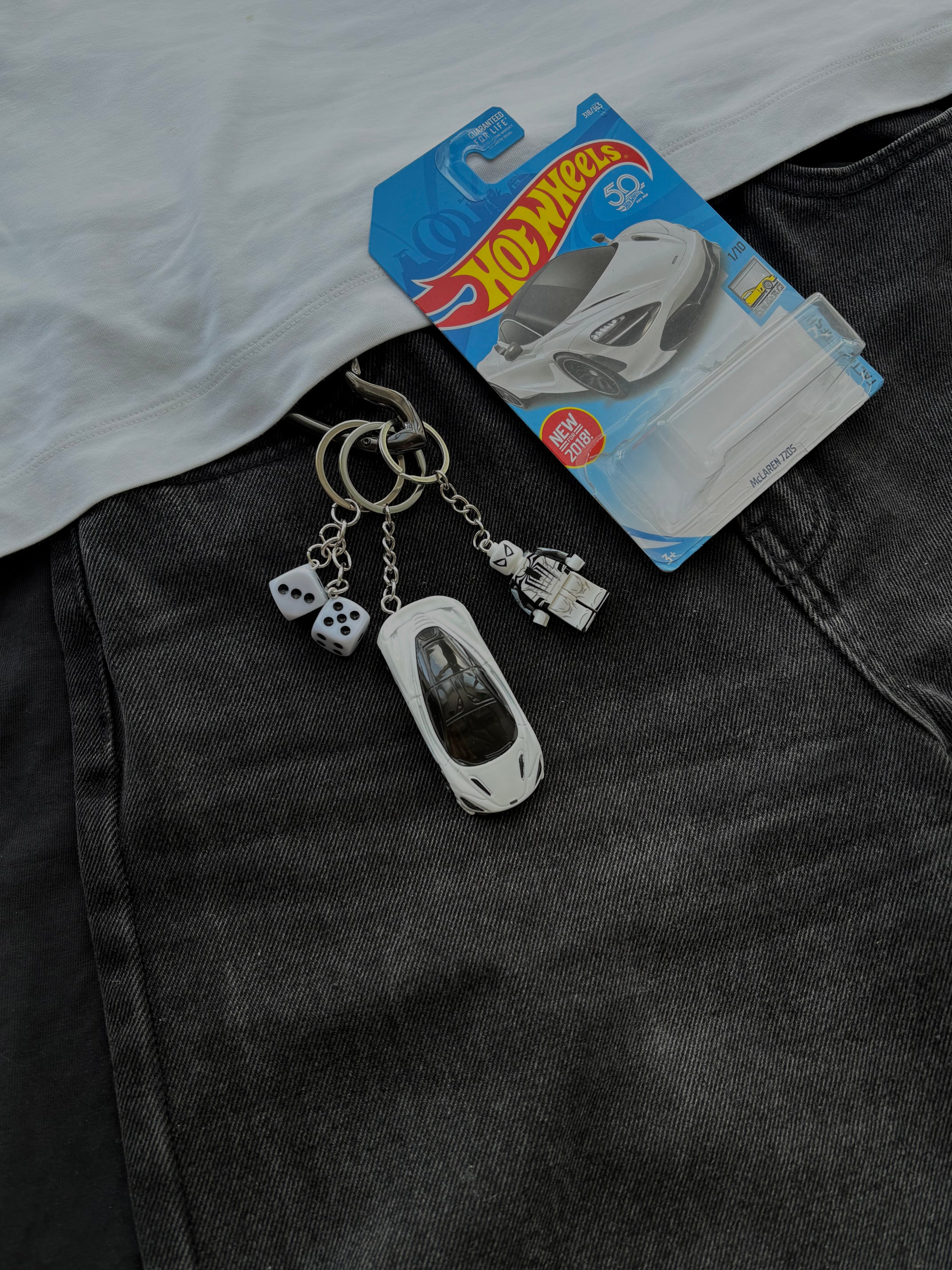 Hot Wheels keychain McLaren 720S