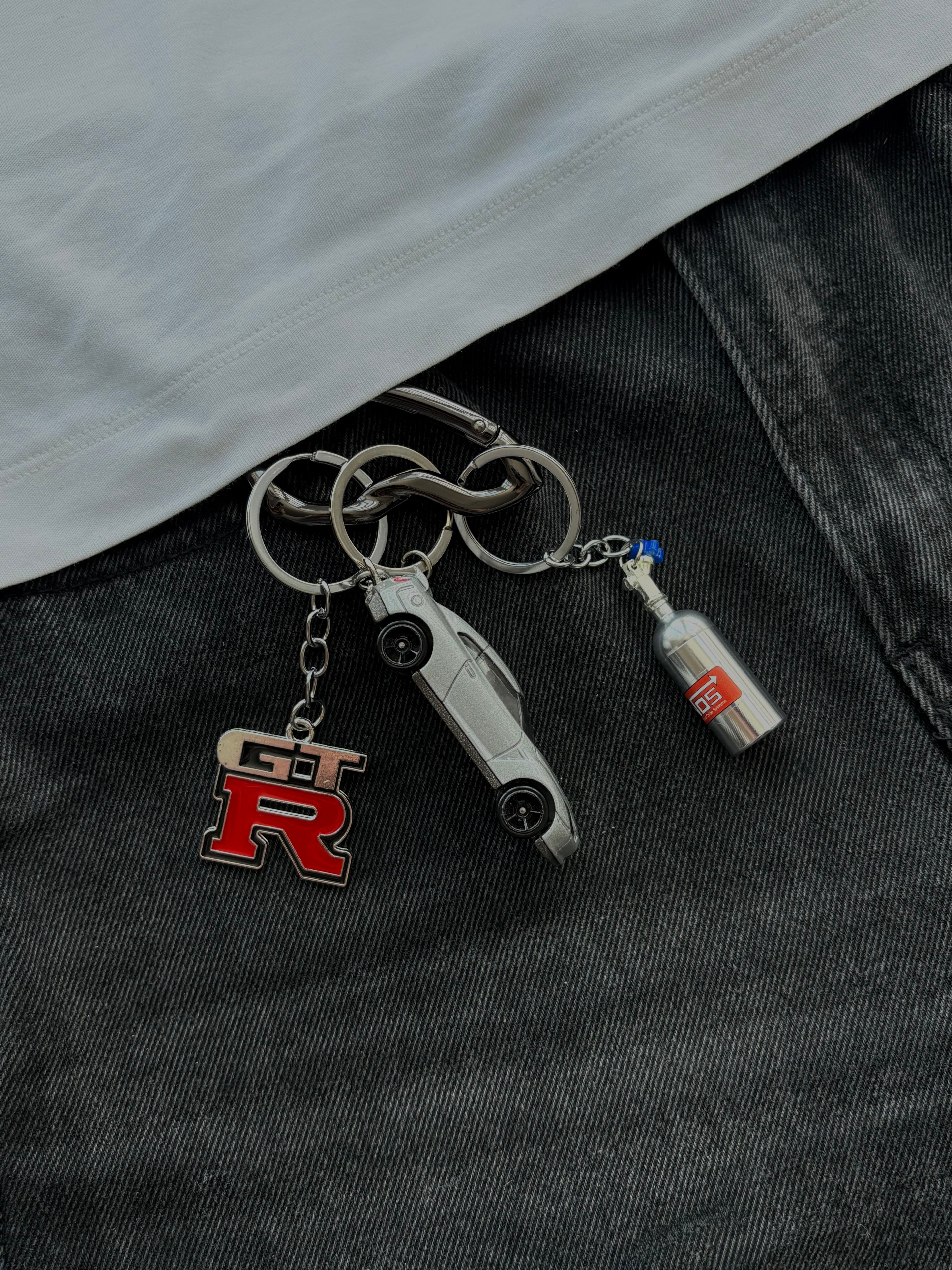 Hot Wheels keychain Nissan GT-R R35
