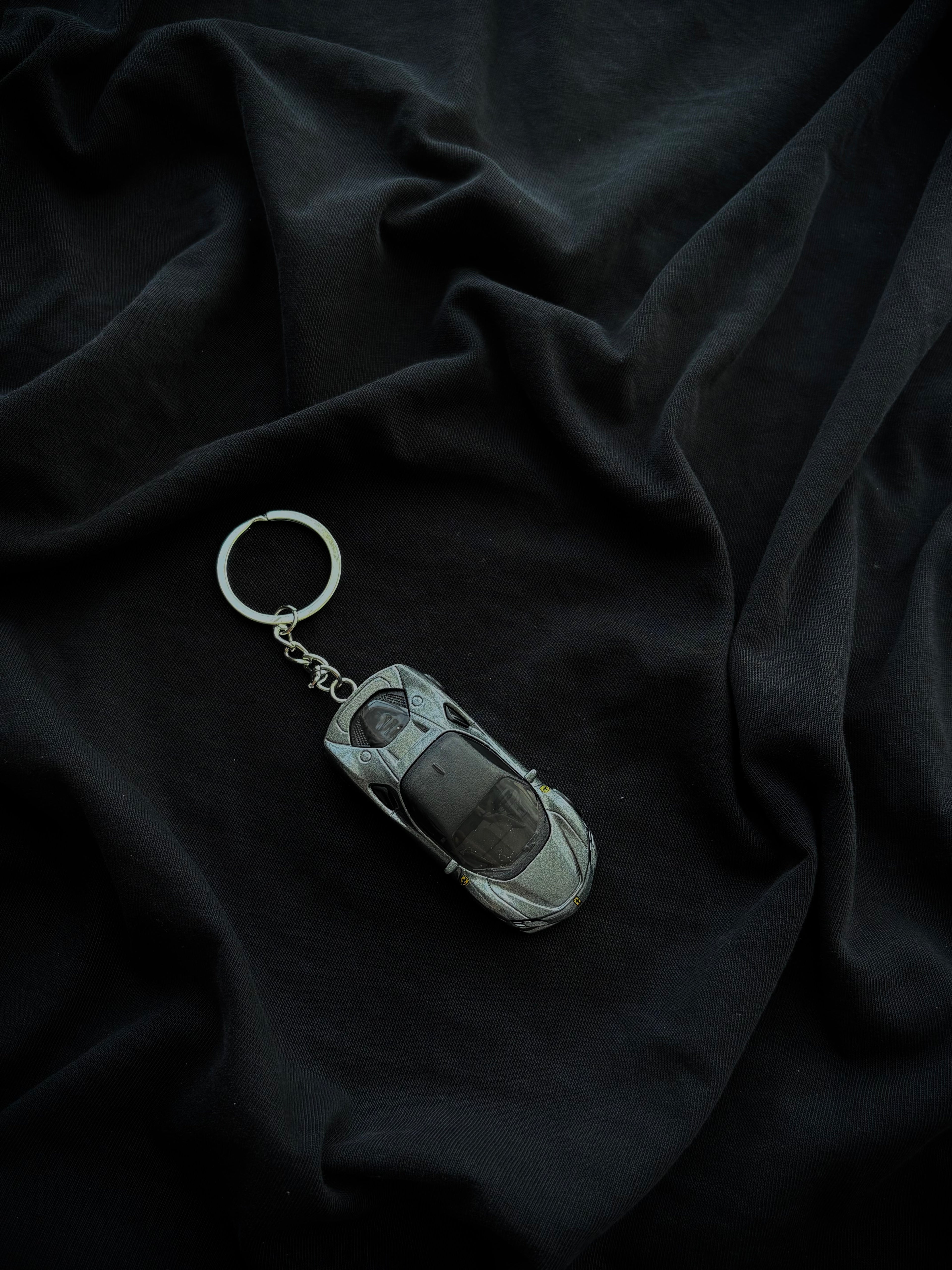 Hot Wheels keychain Ferrari SF90