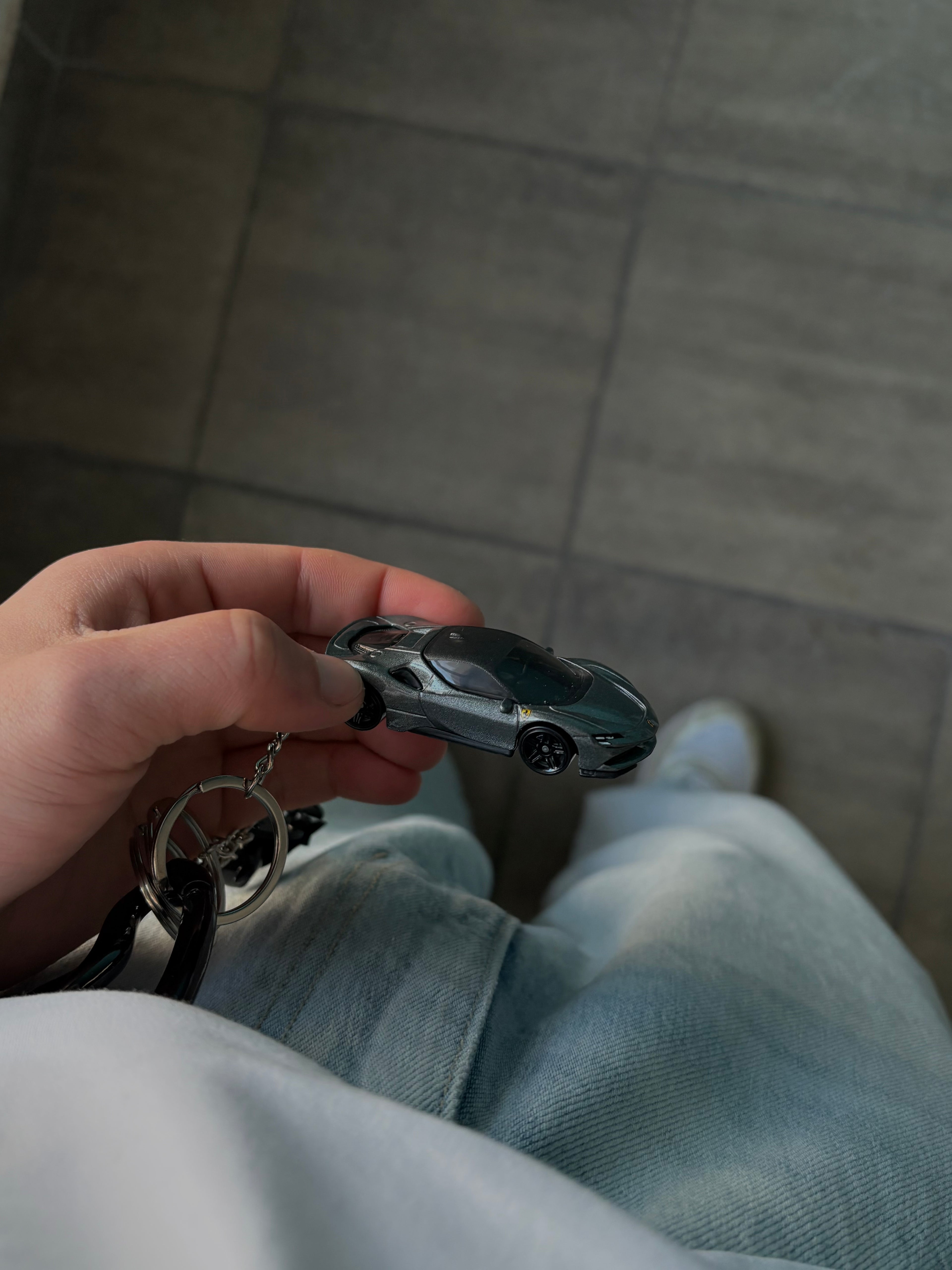 Hot Wheels keychain Ferrari SF90