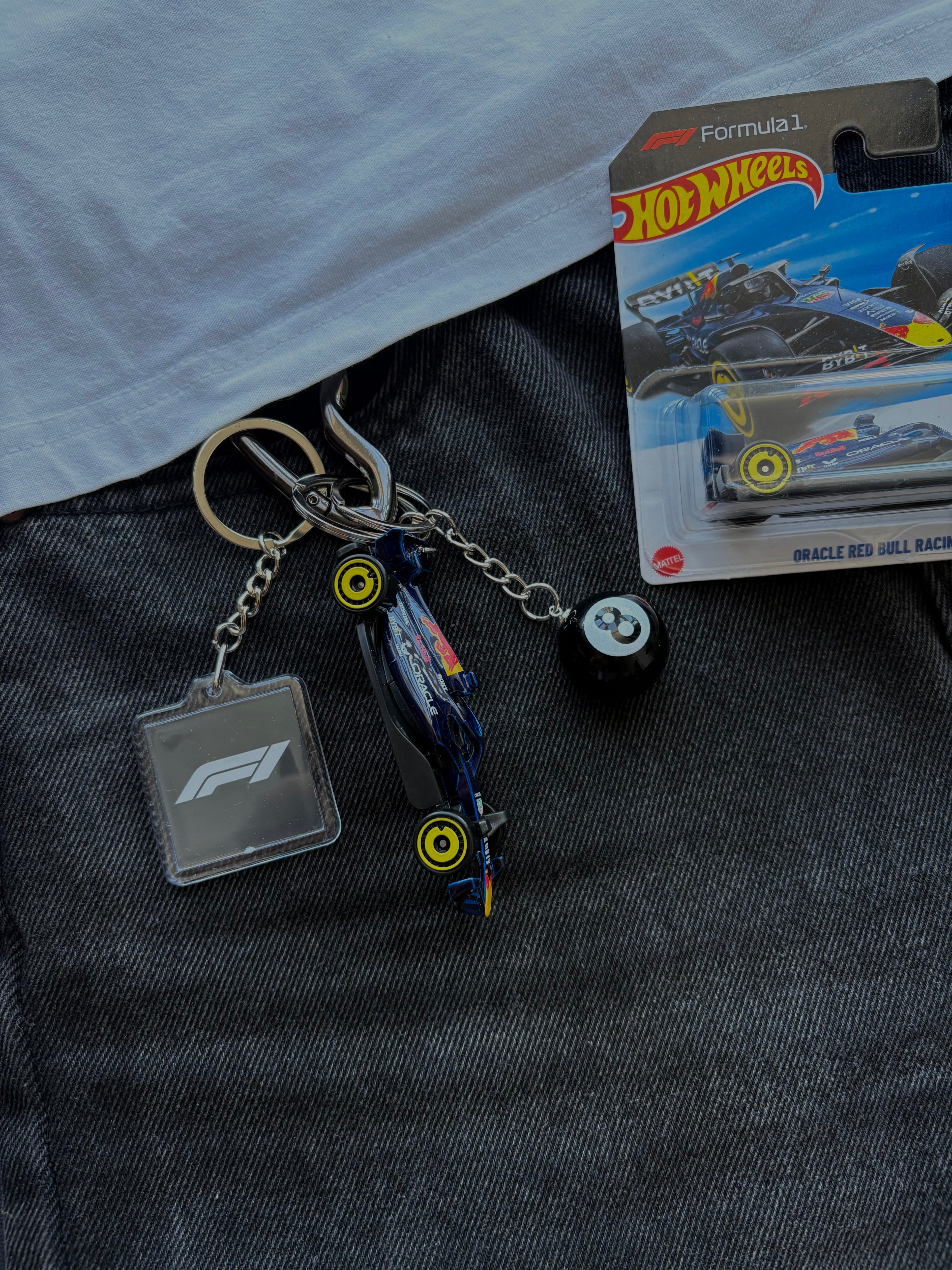 Hot Wheels keychain Formula 1 Red Bull