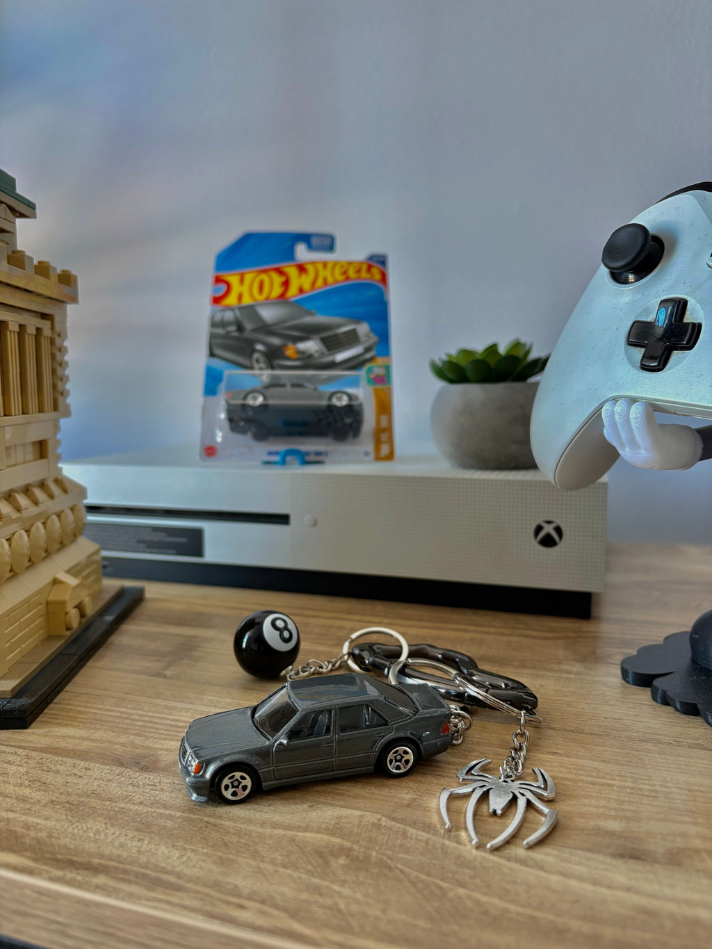 Hot Wheels keychain Mercedes-Benz 500 E