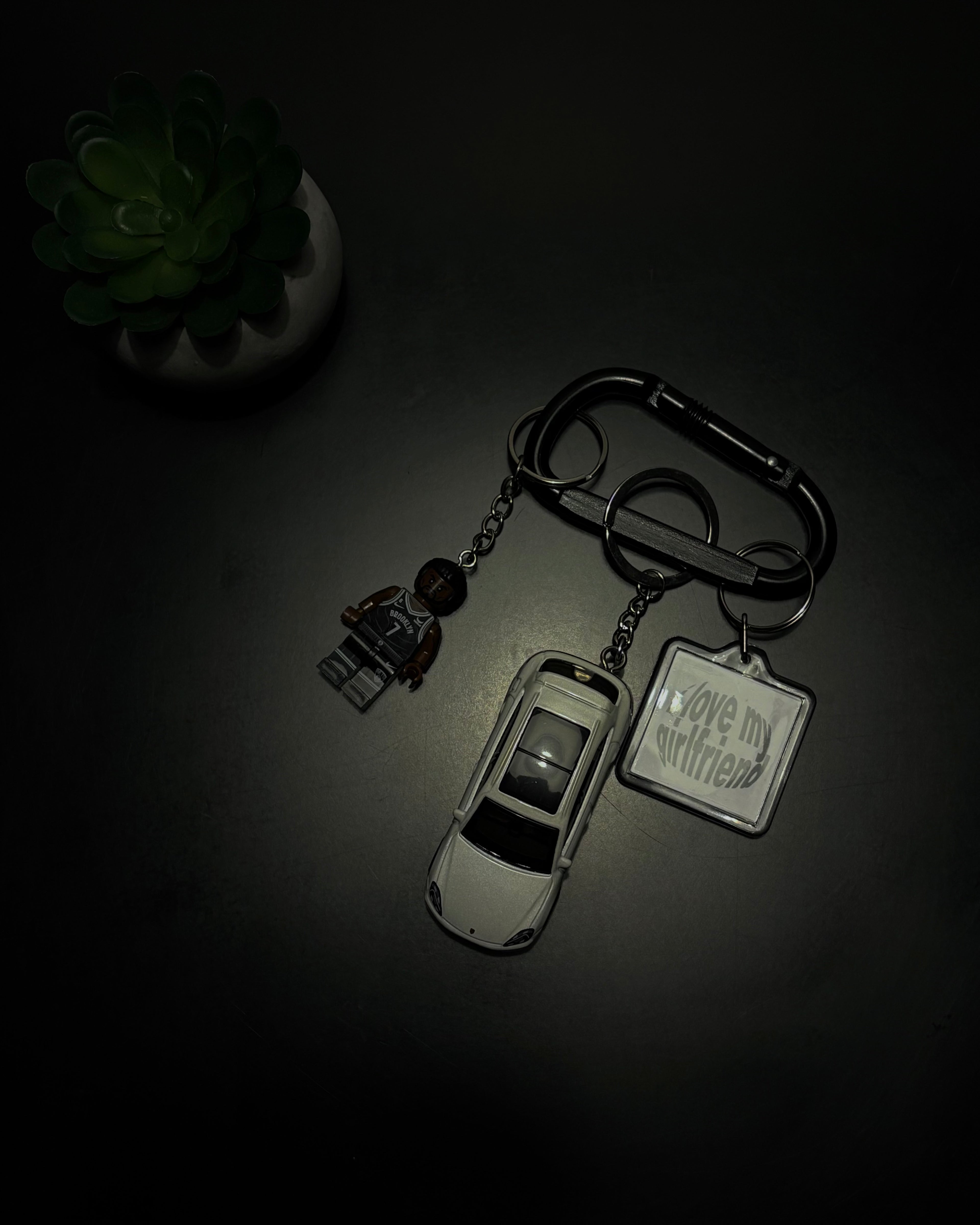 Matchbox keychain Porsche Cayenne