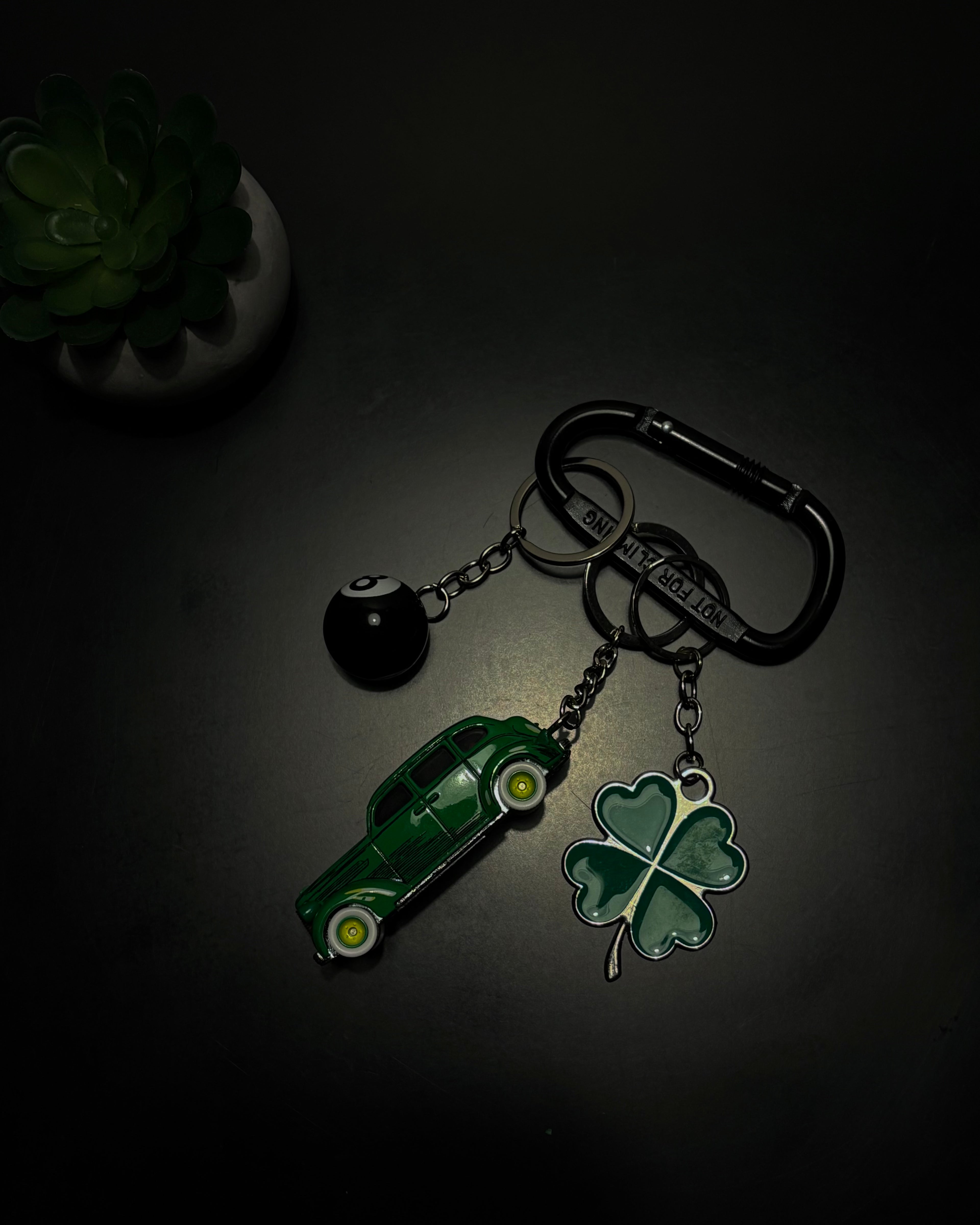 Hot Wheels Premium keychain Action Comics