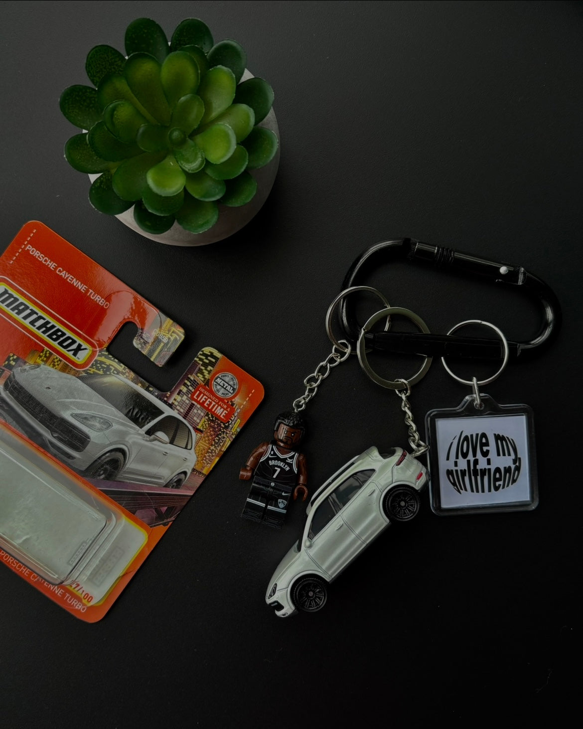 Matchbox keychain Porsche Cayenne